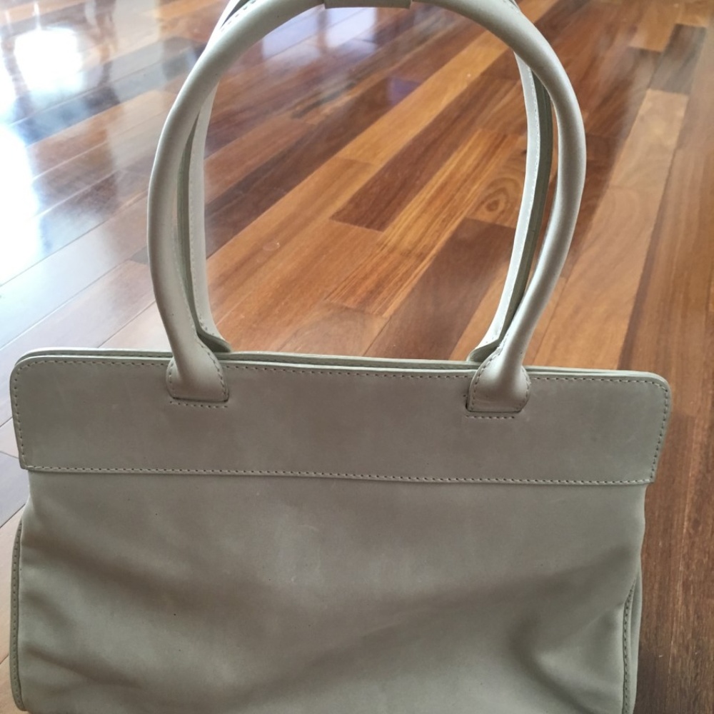 Prüne Leather Handbag